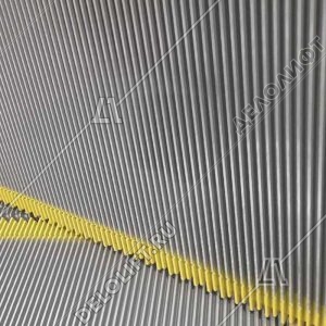 Ступень эскалатора, 1000 мм, диаметр роликов 75x23,5 мм, алюминий, 3 окрашенные линии демаркации, тип 100