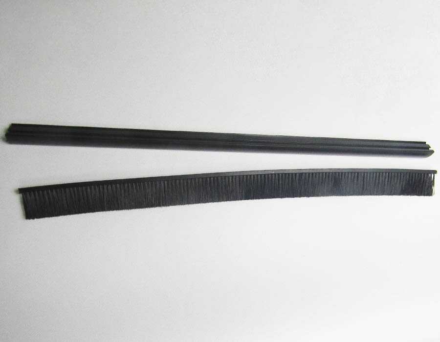 Щетка безопасности эскалатора, L - 500 мм, с черным пластиковым держателем