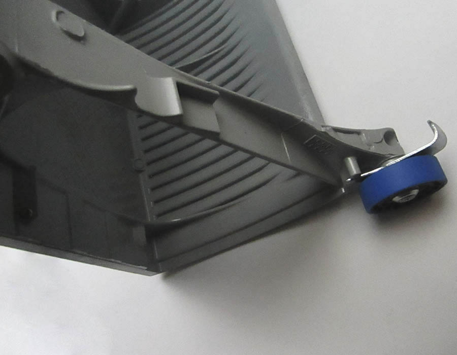 Ступень эскалатора, 600 мм, ECO, диаметр роликов - 75 мм, алюминий, окрашенная (серебро), 3 окрашенные желтые линии демаркации