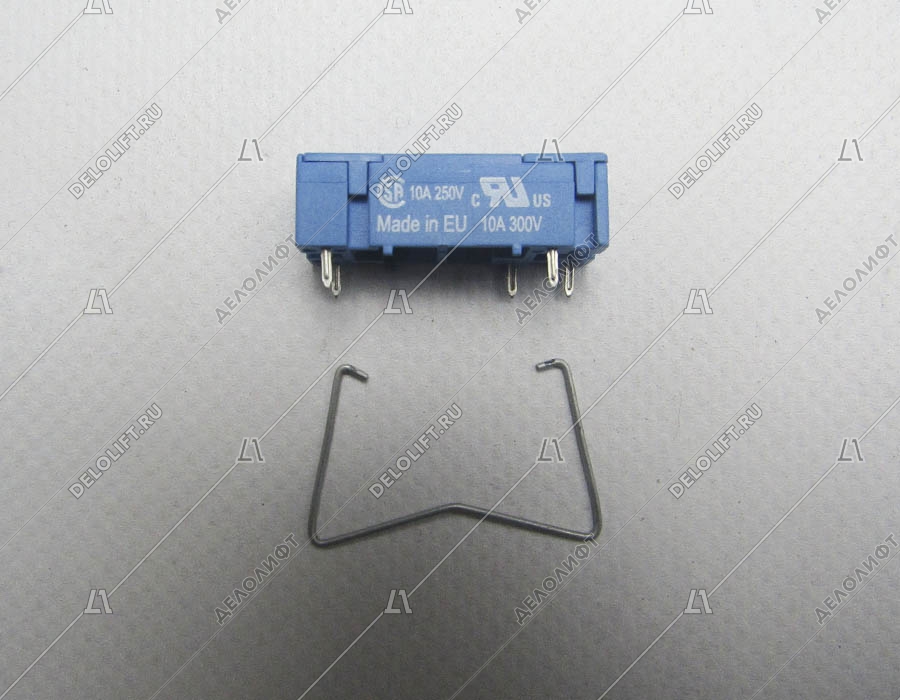 Розетка для монтажа реле, в комплекте с металлической клипсой 095.43