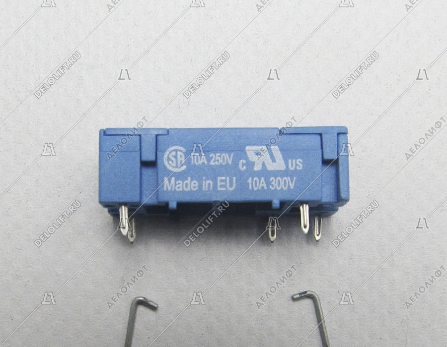Розетка для монтажа реле, в комплекте с металлической клипсой 095.43