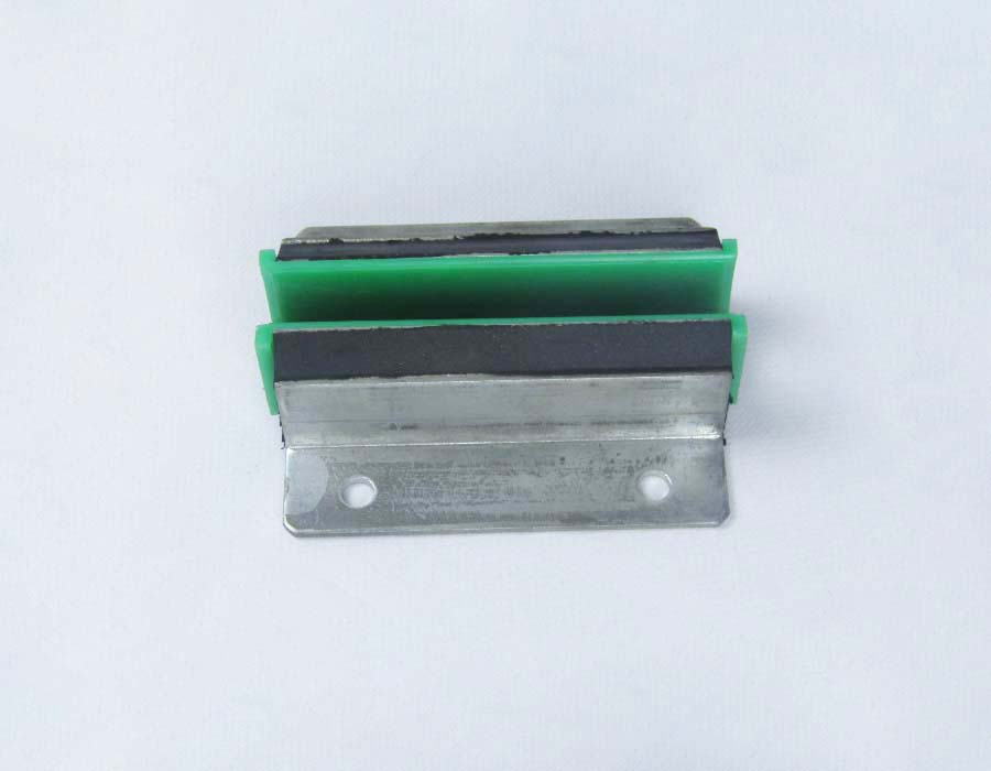 Башмак направляющей кабины/противовеса, T - 16 мм, L - 130 мм, метал. корпус, резин. буфера и вклады