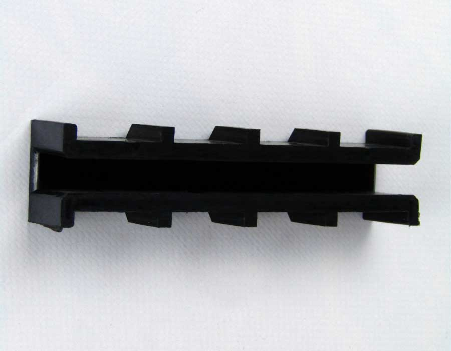 Вкладыш башмака направляющей кабины/противовеса, T - 9 мм, L - 130 мм, ребристая спинка