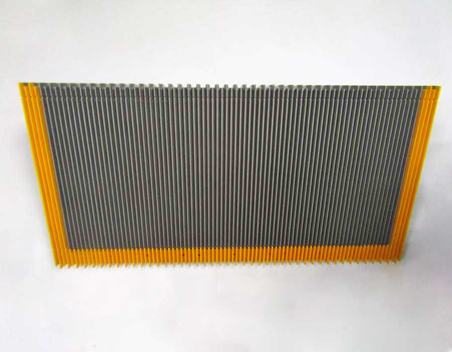 Ступень эскалатора, 800 мм, диаметр роликов - 70х25 мм, 3 желтые линии демаркации