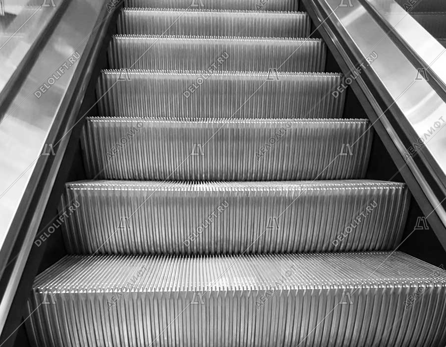 Ступень эскалатора, 1000 мм, 506 NCE, диаметр роликов - 76.2 мм, алюминий, окрашенная (серебро), 3 пластиковые линии демаркации, с фиксирующим пальцем