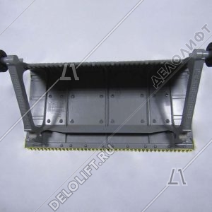 Ступень эскалатора, 800 мм, диаметр роликов - 80 мм, алюминий, окрашенная (серебро), 3 линии демаркации