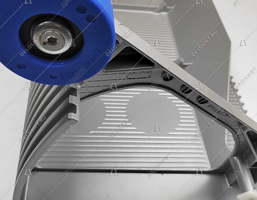 Ступень эскалатора, 800 мм, диаметр роликов - 80x25 мм, алюминий, серая, без демаркаций, ЛАТРЭС