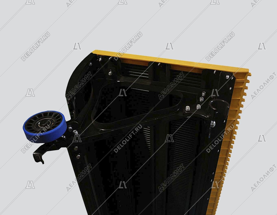 Ступень эскалатора, 1000 мм, черная, нержавеющая сталь, 3 линии демаркации