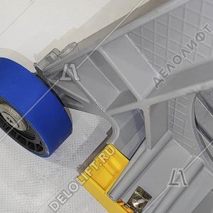 Ступень эскалатора, 800 мм, 9300, алюминий, серая, 3 пластиковые демаркации, R76
